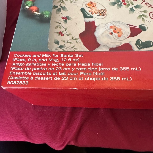 Pfaltzgraff Winterberry Cookies and Milk for Santa Set Open Box - Picture 4 of 13